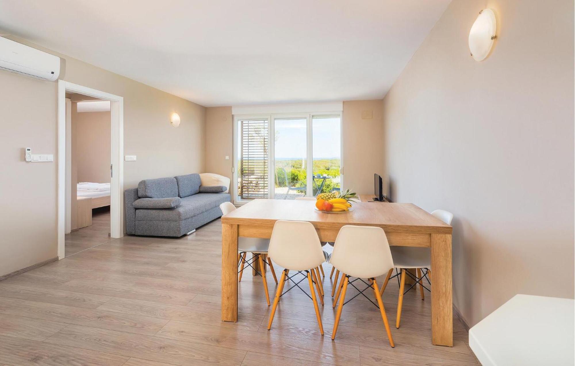 Pet Friendly Apartment In Povljana With Kitchen 外观 照片